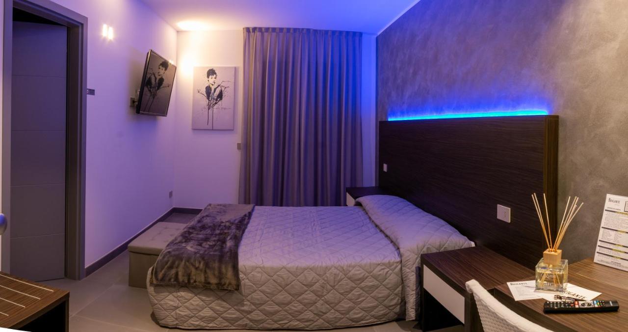Brigante Suites Misano Adriatico Eksteriør billede