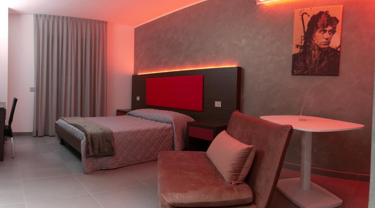 Brigante Suites Misano Adriatico Eksteriør billede